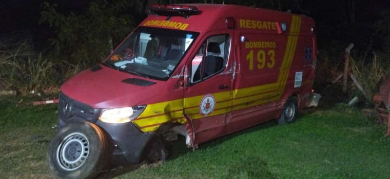 A ambulância do Corpo de Bombeiros perdeu uma roda