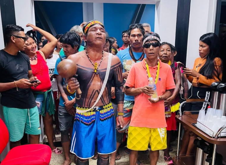 Após a polêmica, foi liberada a entrada dos indígenas com o instrumento musical