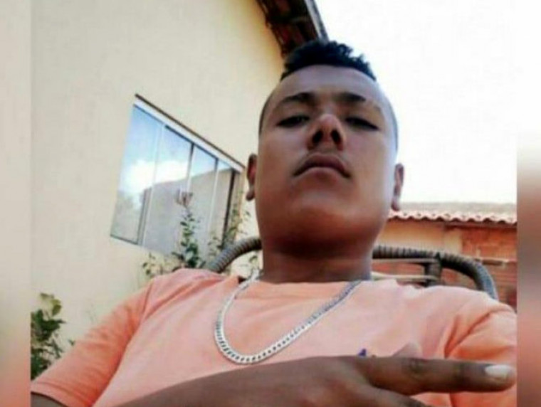 Boaz Fernandes Nunes, 21 anos estava em uma cadeira de rodas no momento em que foi assassinado