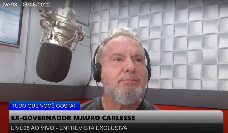 Carlesse durante a entrevista para rádio da capital.