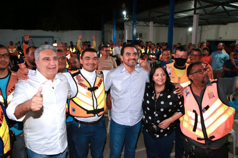 Governador com mototaxistas em Araguaína
