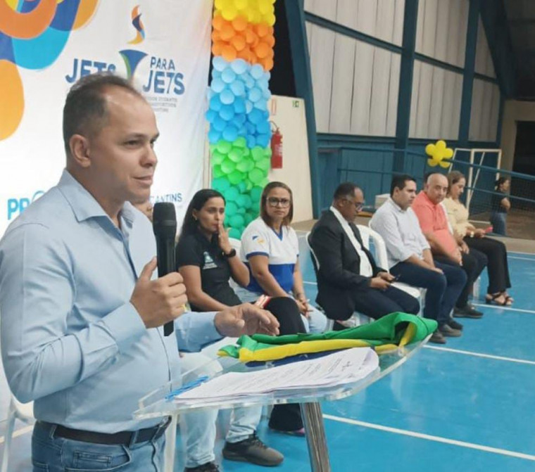 Superintendente Regional de Educação, professor Luis Boenergio, durante discurso de abertura dos Jets 2024