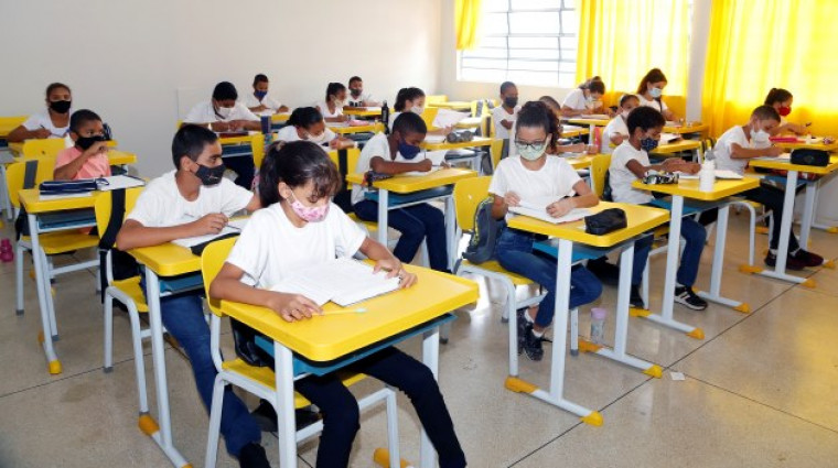 O PBE visa impactar nos resultados de aprendizagem dos estudantes da 6ª ao 9º ano do Ensino Fundamental