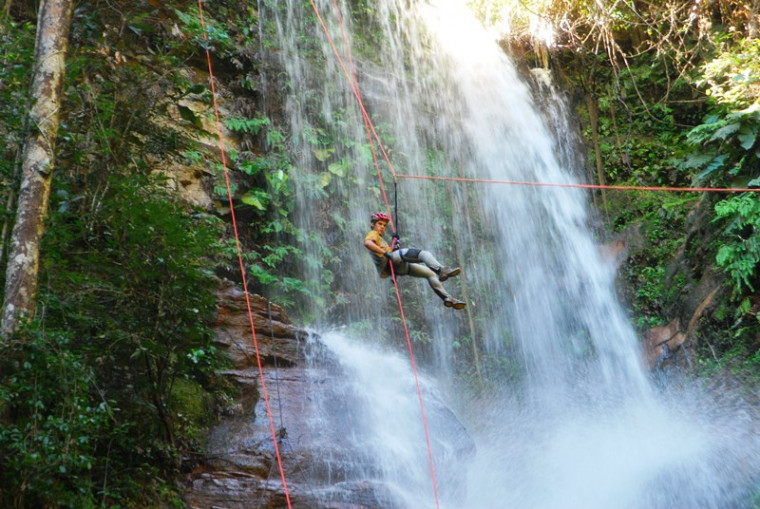 Cachoeira do Roncador é um dos atrativos abertos à visitação em Taquaruçu