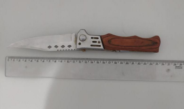 Canivete usado para ameaçar a vítima