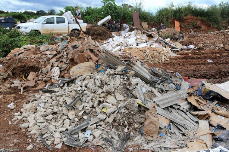 Restos de materiais de construção devem ser descartados no aterro de resíduos inertes