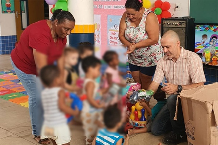 Crianças recebem brinquedos em ação promovida pelo MPTO.