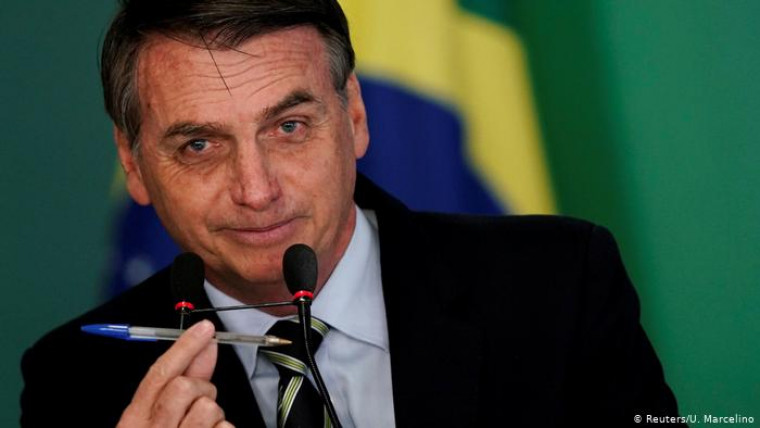 MP assinada por Bolsonaro limita remoção de conteúdo em redes sociais.