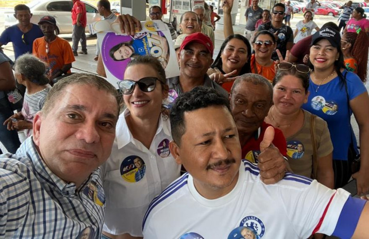 Amastha em caminhada com apoiadores em Araguaína.