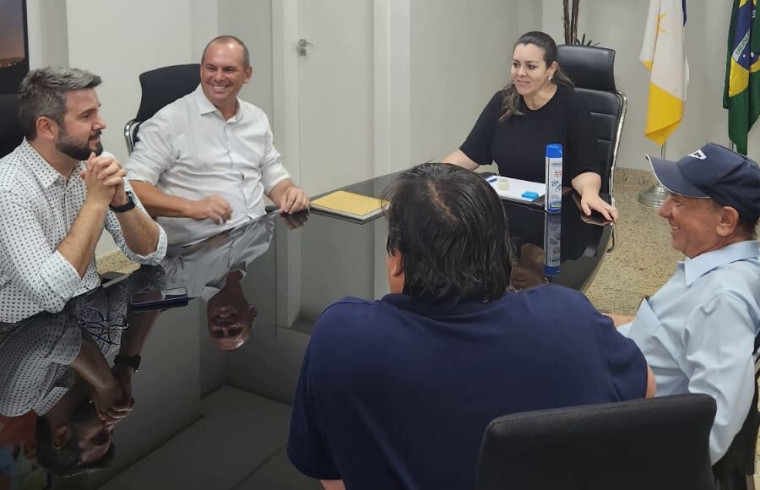 Cristiano Pisoni participa de reunião com Cinthia Ribeiro.