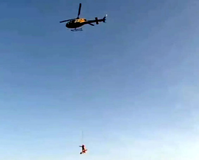 Um vídeo gravado no local mostra o momento do resgate