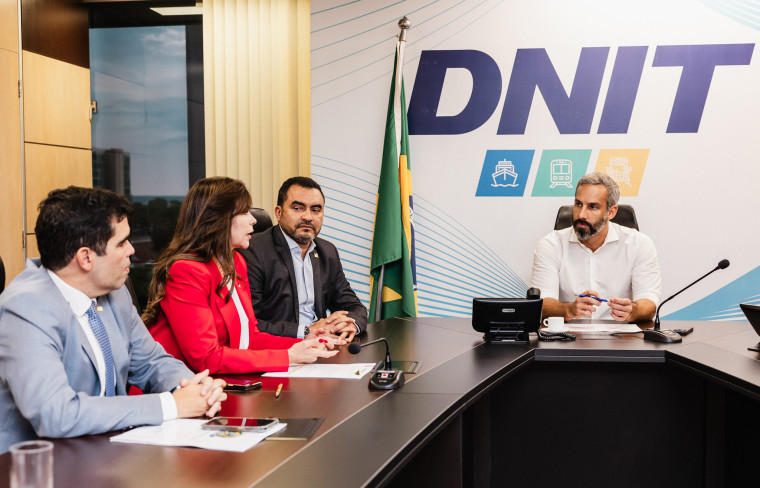 Wanderlei Barbosa em reunião com o diretor do DNIT, em Brasília.