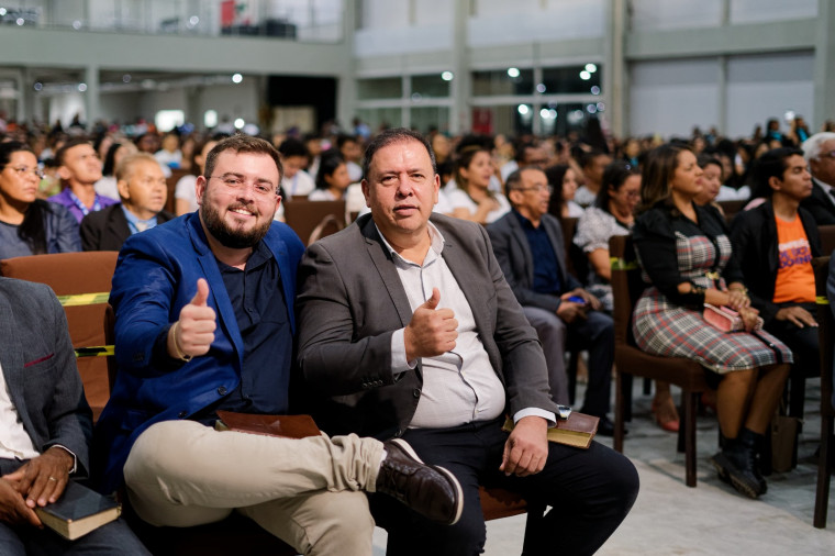 Deputado Gipão participou da abertura da Conferência, ao lado do filho, vereador Matheus Mariano