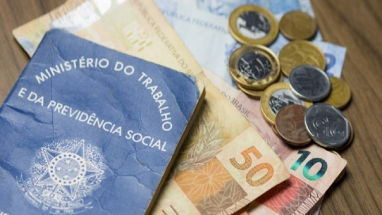 Salário mínimo deve ficar em torno de R$ 1.2010 em 2022.
