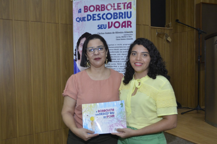 Pedagogas Ana Cecília e Cáritas Oliveira, autora do livro