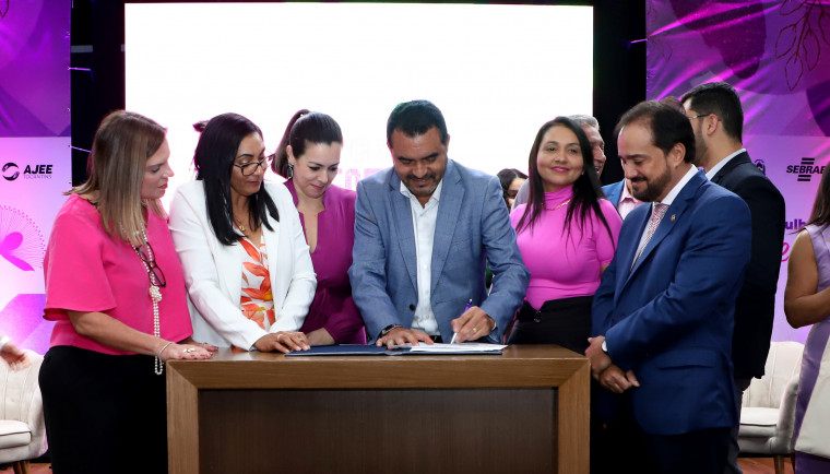 Assinatura da cooperação entre Governo do Tocantins e Sebrae.