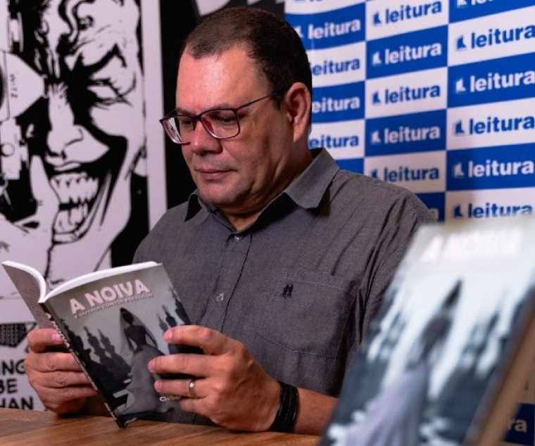 Livro foi lançado pela editora Veloso na livraria Leitura, no Capim Dourado Shopping