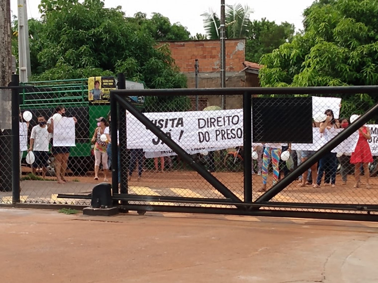 Manifestação em frente do Presídio Barra da Grota