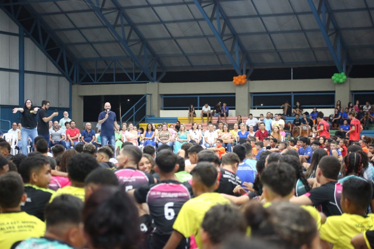 O secretário executivo da Educação, Edinho Fernandes, participou da solenidade de abertura dos jogos