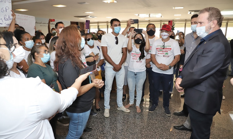 Reunião com profissionais da enfermagem no Palácio Araguaia