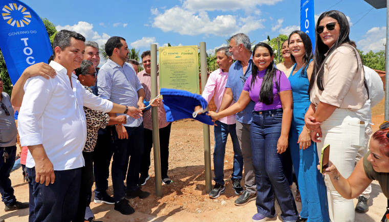 Foi inaugurada obra no valor de R$ 1.701,700,00 relacionada à pavimentação asfáltica de ruas e avenidas