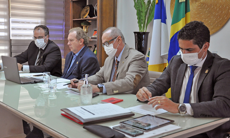 Equipe do Governo do Tocantins durante conferência com Bolsonaro