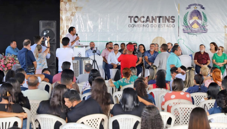 Governador discursa em Augustinópolis