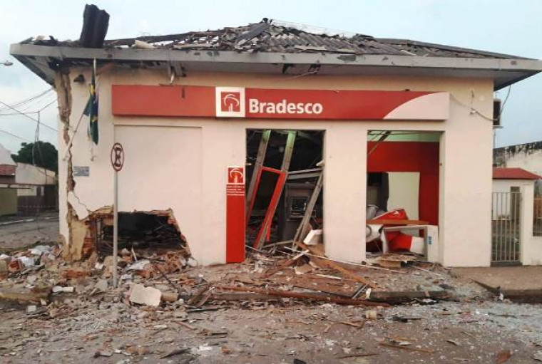 Agência do banco Bradesco atacada