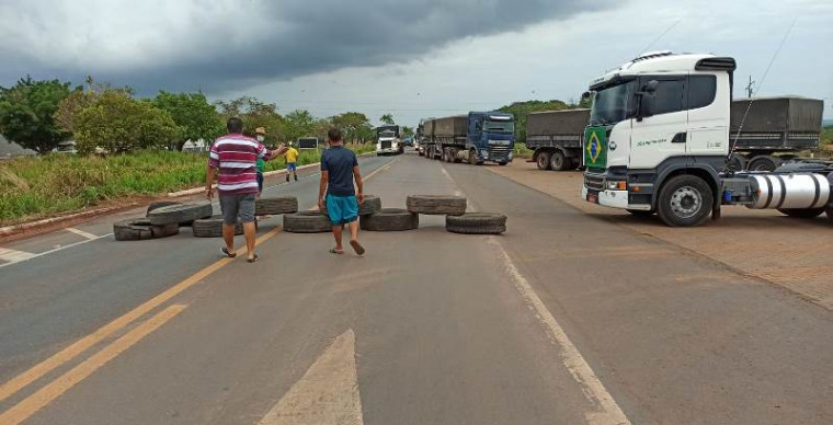 Em setembro houve bloqueio de rodovias, incluindo no Tocantins, mas por questões políticas.