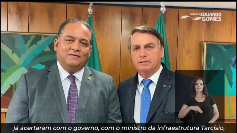 Presidente Bolsonaro ao lado do senador Eduardo Gomes