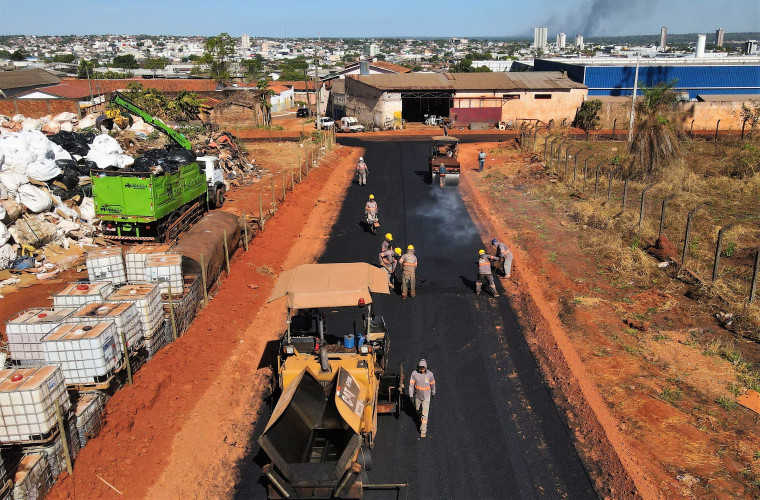 O Setor Sonhos Dourados está recebendo obras de drenagem e nova pavimentação