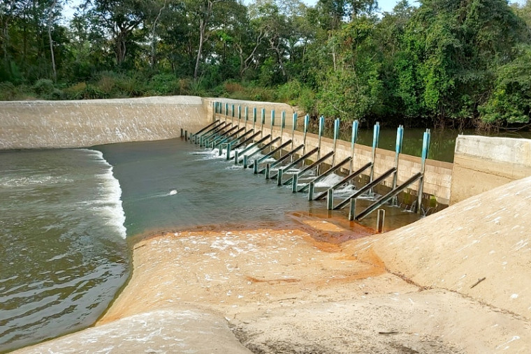 Barragem feita no rio Dueré