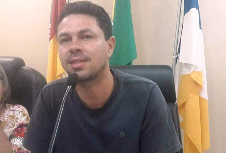 Edmundo Rodrigues Costa, 45 anos, é graduado em História pela Unitins