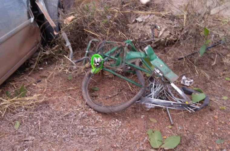 A bicicleta ficou totalmente destruída