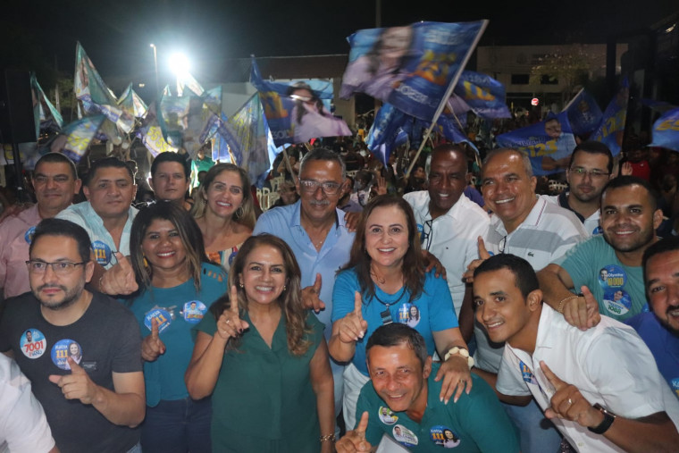 Kátia e apoiadores no comitê em Araguaína