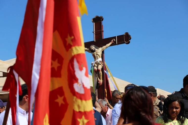 Em Natividade, os romeiros saem a pé até o povoado Bonfim