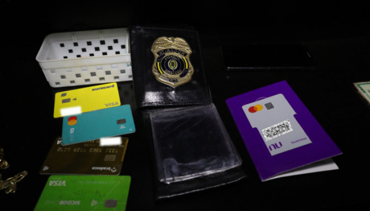 Polícia apreendeu dezenas de cartões de possíveis vítimas