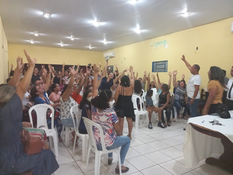 Em assembleia, profissionais da Educação decidiram deflagrar greve em Araguaína.