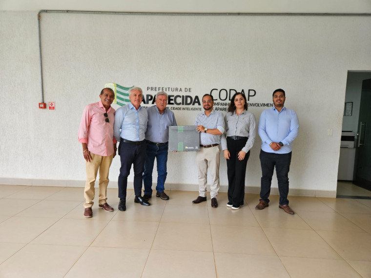 Equipe técnica da Sics sendo recepcionada no distrito industrial de Aparecida de Goiânia