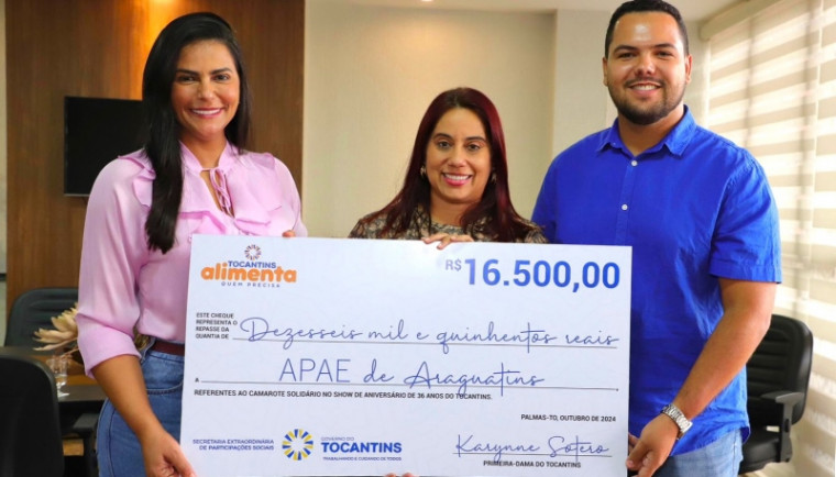 ice-presidente da APAE de Araguatins recebeu o cheque em nome da instituição