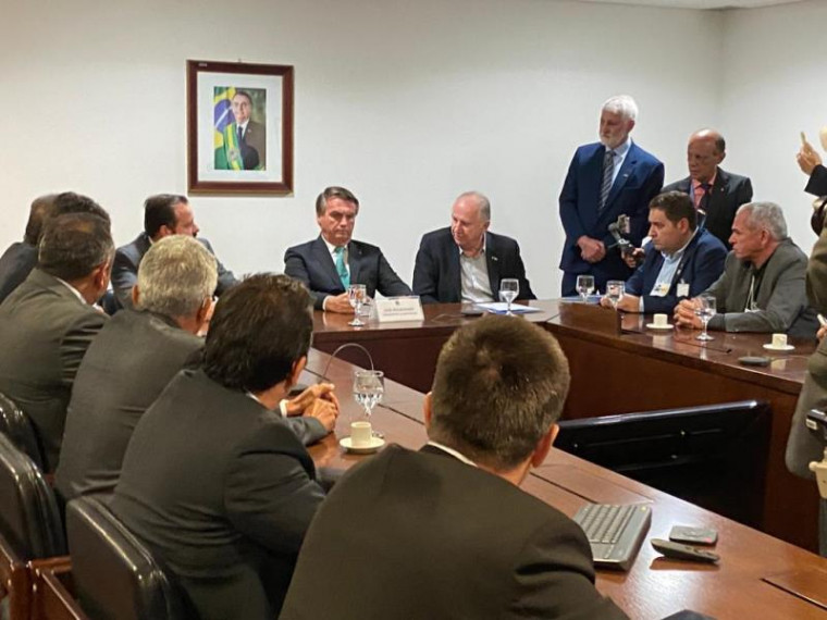 Líderes municipalistas reunidos com presidente Bolsonaro