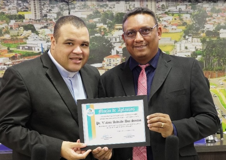 Vereador com o Padre Valmir Andrade.