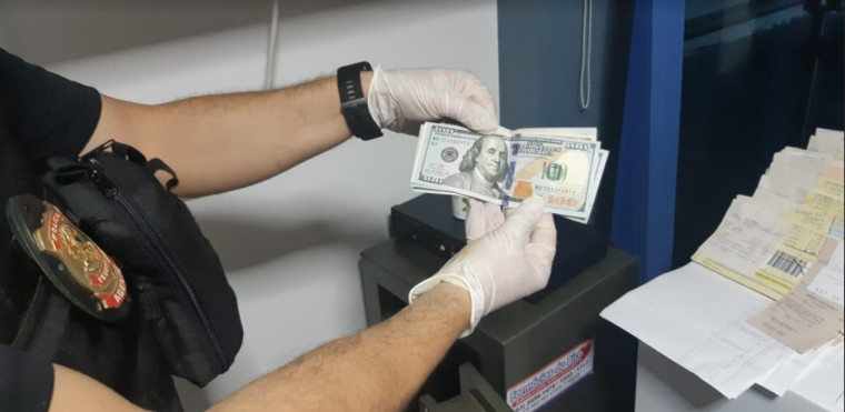 Dólar apreendido em farmácia na região do Bico