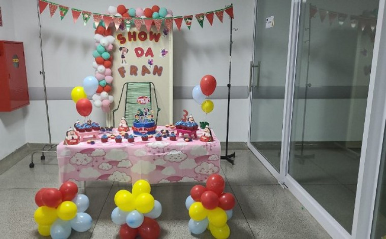 Equipe do HGP promove festa de aniversário para paciente
