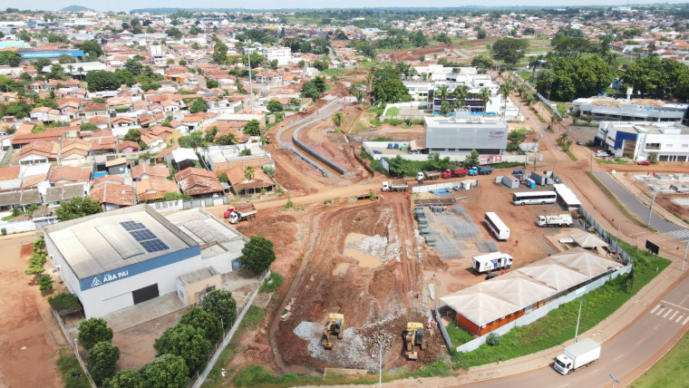 A primeira etapa da obra tem início na Via Norte, no Jardim Goiás, e terá 2,5 km de extensão até a Avenida Castelo Branco.