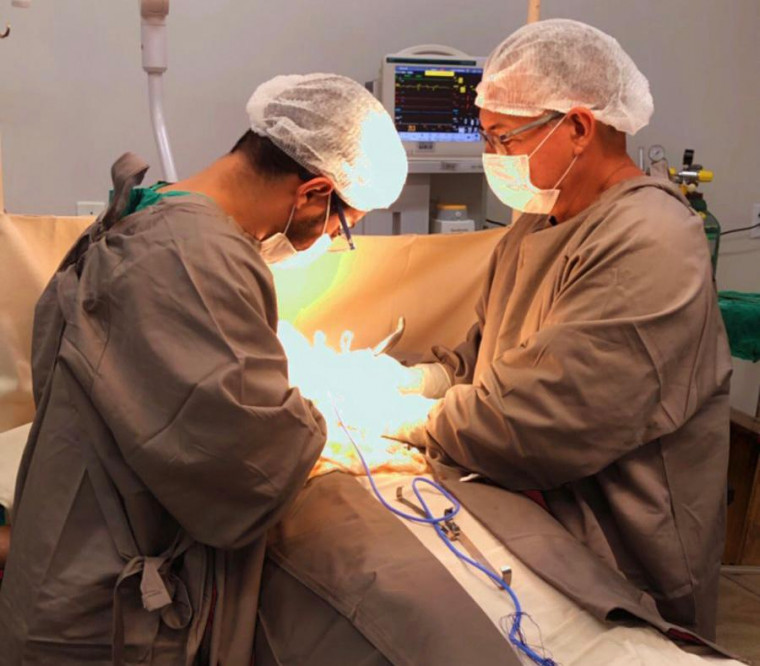 Cirurgia eletiva sendo realizada em Arapoema.