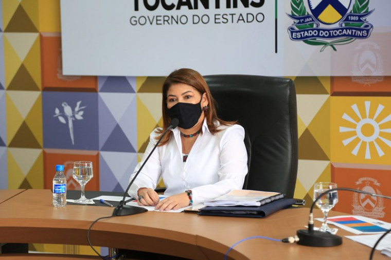 Secretária da Educação Adriana Aguiar