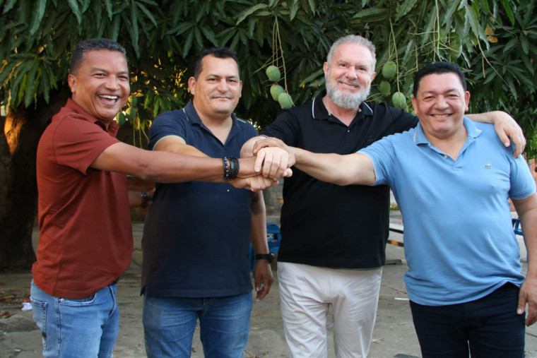 Carlesse com Manoel Queiroz, prefeito Auri Wulange e Antônio Queiroz.