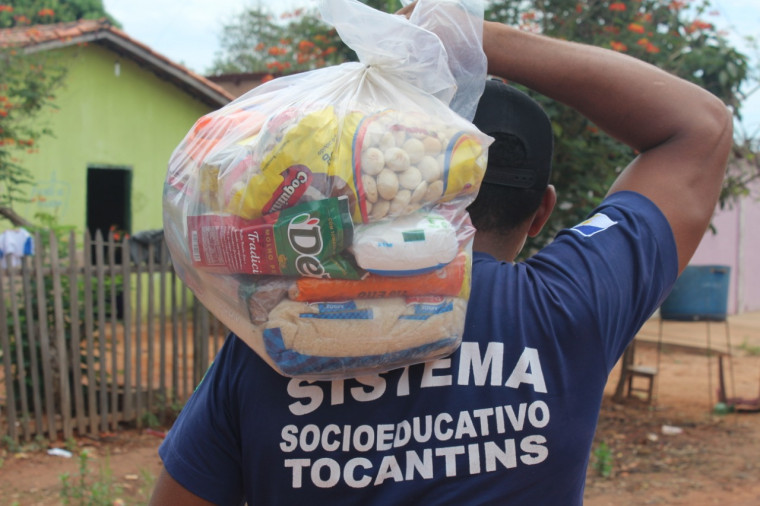 50 cestas básicas foram doadas para famílias carentes em Santa Fé