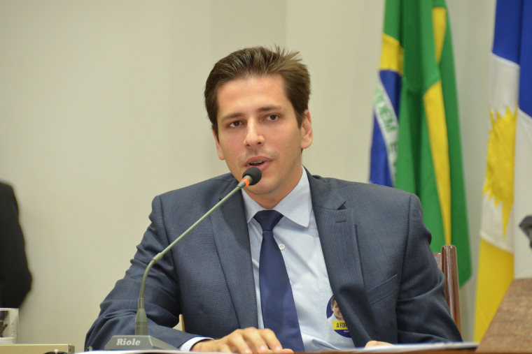Deputado estadual Olyntho Neto